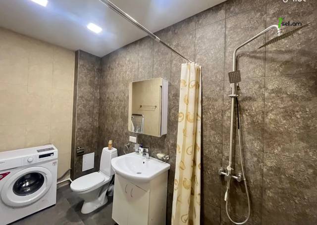 2 սենյականոց բնակարան Լեոյի փողոցում, 65 ք.մ., բարձր առաստաղներ, 3/5 հարկ, կապիտալ վերանորոգված