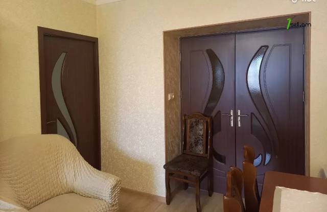 3 սենյականոց բնակարան Թոթովենցի փողոցում, 102 քմ, մի քանի պատշգամբ, կապիտալ վերանորոգված, քարե շենք