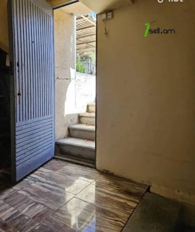 3 սենյականոց բնակարան Գորգագոծների փողոցում, 118 քմ, 1/5 հարկ, կապիտալ վերանորոգված, քարե շենք