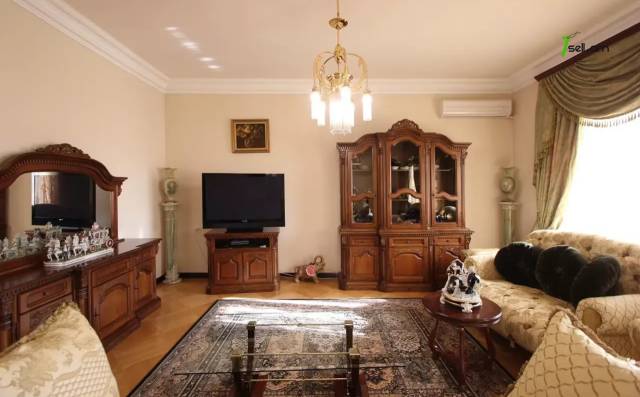 Երեք հարկանի քարե տուն Սևքարեցի Սաքոյի փողոցում Արաբկիրում, 600 ք.մ., 3+ սանհանգույց