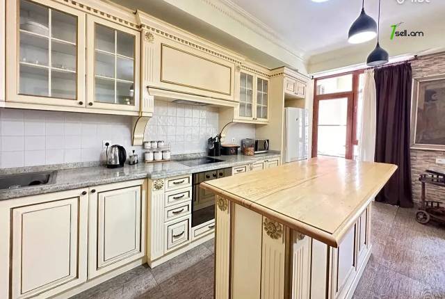 3 սենյականոց բնակարան նորակառույց շենքում Արամի փողոցում, 143 քմ, 4/13 հարկ, 2 սանհանգույց