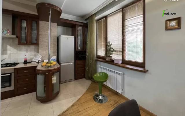 3 սենյականոց բնակարան նորակառույց շենքում Տոլբուխինի փողոցում, 95 ք.մ., բարձր առաստաղներ, 2/11 հարկ