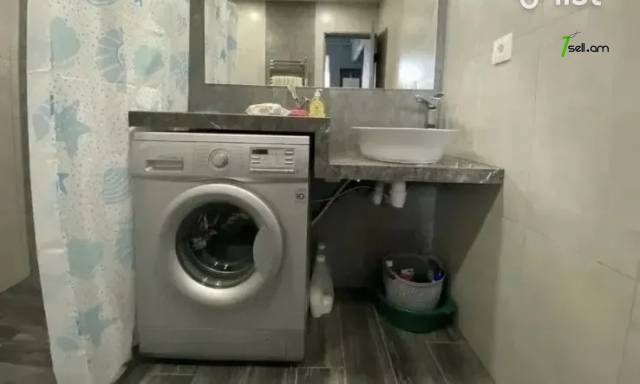 2 սենյականոց բնակարան Նիկողայոս Ադոնցի փողոցում, 42 ք.մ., նախավերջին հարկ, բարձր առաստաղներ