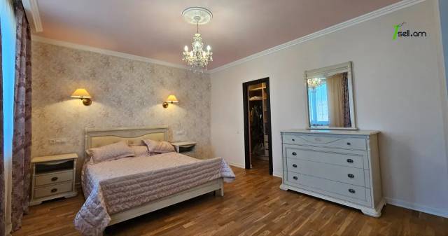 Չորս հարկանի քարե տուն Սիլիկյան 4-րդ փողոցում Աջափնյակում, 2480 ք.մ., 3+ սանհանգույց, մեծ հողամաս