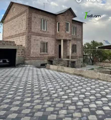 Երկու հարկանի քարե տուն Արաբկիր փողոցում Աջափնյակում, 270 ք.մ., 3+ սանհանգույց, կապիտալ վերանորոգված
