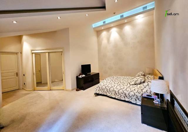 Երեք հարկանի տուն Արաբկիրում, 3200 ք.մ., 3+ սանհանգույց, մեծ հողամաս, կապիտալ վերանորոգված