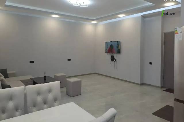 2 սենյականոց բնակարան Բաղրամյան պողոտայում, 43 ք.մ., նախավերջին հարկ, կապիտալ վերանորոգված