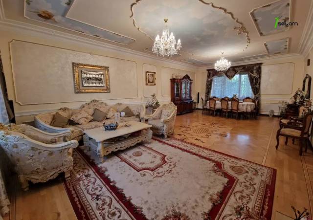 Երկու հարկանի քարե տուն Մոլդովական փողոցում Նոր Նորքում, 1300 ք.մ., 3+ սանհանգույց, եվրովերանորոգված