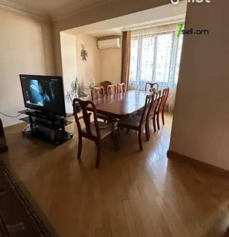 4 սենյականոց բնակարան Աղբյուր Սերոբի փողոցում, 112 ք.մ., նախավերջին հարկ, կապիտալ վերանորոգված