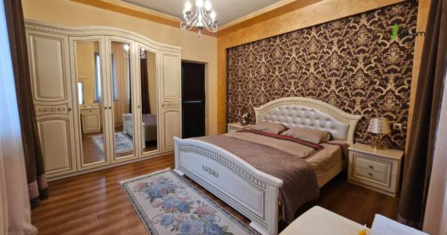 Երկու հարկանի քարե տուն Դավիթ Բեկի փողոցում Էրեբունիում, 240 քմ, 2 սանհանգույց, եվրովերանորոգված