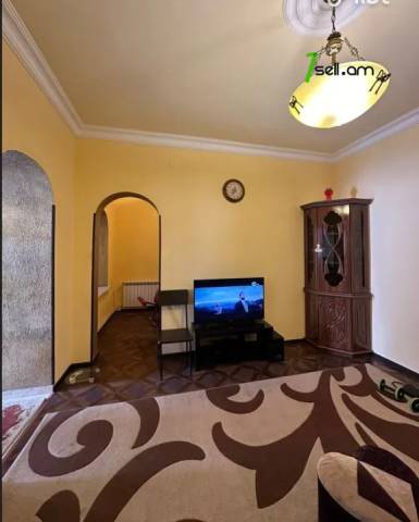 Մեկ հարկանի քարե տուն Գրիգոր Զոհրապի փողոցում Աջափնյակում, 60 քմ, եվրովերանորոգված