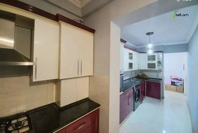 4 սենյականոց բնակարան Լեփսիուսի փողոցում, 90 ք.մ., նախավերջին հարկ, եվրովերանորոգված