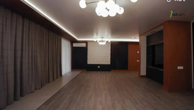 4 սենյականոց բնակարան Նալբանդյան փողոցում, 144 ք.մ., 3+ սանհանգույց, բարձր առաստաղներ