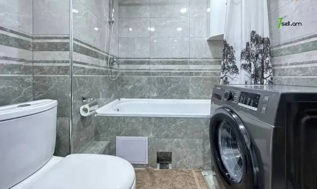 3 սենյականոց բնակարան Նալբանդյան փողոցում, 94 քմ, 2 սանհանգույց, մի քանի պատշգամբ