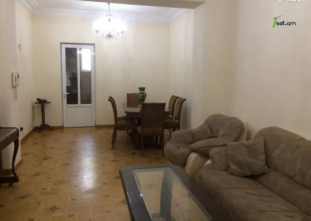 Երկու հարկանի քարե տուն Ազատության պողոտայում Արաբկիրում, 230 քմ, 3+ սանհանգույց