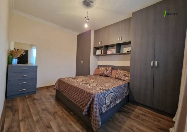 Երկու հարկանի քարե տուն, Գ-1 թաղամաս Աջափնյակում, 300 ք.մ., 2 սանհանգույց, կապիտալ վերանորոգված