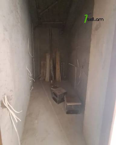 Չորս հարկանի քարե տուն Շևչենկոյի փողոցում կենտրոնում, 420 քմ, 3+ սանհանգույց, մասնակի վերանորոգում