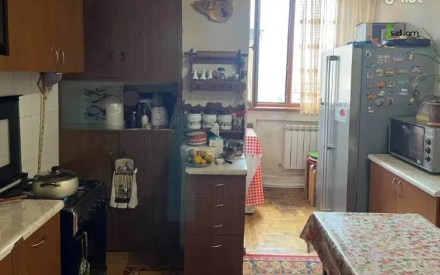 2 սենյականոց բնակարան, Ավան-Առինջ 1-ին միկրոշրջան, 56 ք.մ., 6/9 հարկ, մասնակի վերանորոգում