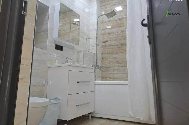 2 սենյականոց բնակարան Բաղրամյան պողոտայում, 43 ք.մ., նախավերջին հարկ, կապիտալ վերանորոգված