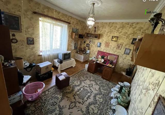 Երկու հարկանի քարե տուն Առափնյա փողոցում Եղվարդում, 207 ք.մ., 2 սանհանգույց