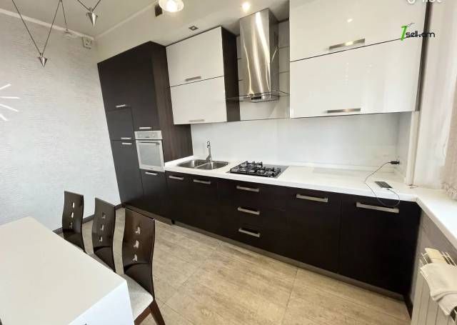 3 սենյականոց բնակարան նորակառույց շենքում Հրաչյա Ներսիսյան փողոցում, 115 քմ, բարձր առաստաղներ