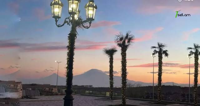 3 սենյականոց բնակարան նորակառույց շենքում Գևորգ Չաուշի փողոցում, 77 ք.մ., 2/4 հարկ, բարձր առաստաղներ