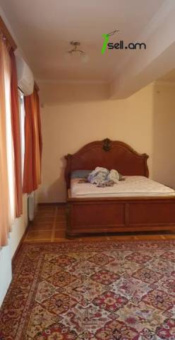 Երկու հարկանի քարե տուն Նորքի 1-ին փողոցում Նորք Մարաշում, 800 ք.մ., 3+ սանհանգույց