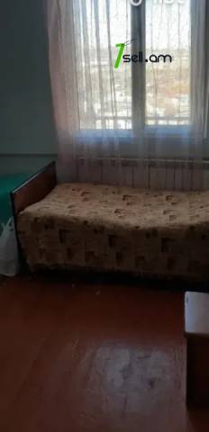 3 սենյականոց բնակարան Շարուրի փողոցում, 78 ք.մ., բարձր առաստաղներ, մի քանի պատշգամբ, քարե շենք