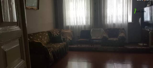 Երկու հարկանի քարե տուն Չարենցի փողոցում կենտրոնում, 435 ք.մ., կոսմետիկ վերանորոգում