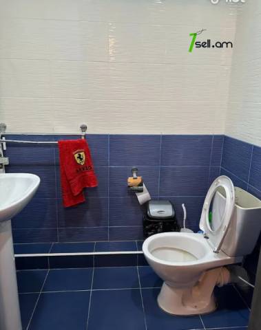 Չորս հարկանի քարե տուն 1-րդ փողոցում Քասախում, 448 ք.մ., 3+ սանհանգույց, մասնակի վերանորոգում