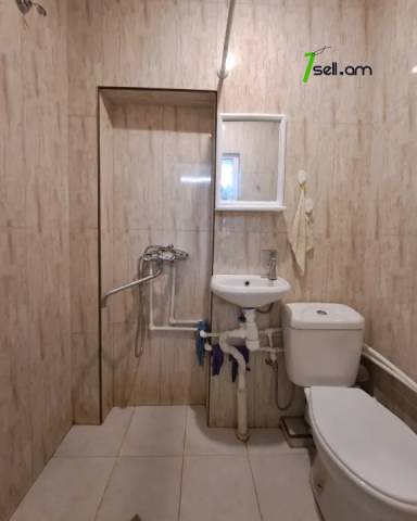 Ընդարձակ 1 սենյականոց բնակարան Թումանյան փողոցում, 52 քմ, կապիտալ վերանորոգված