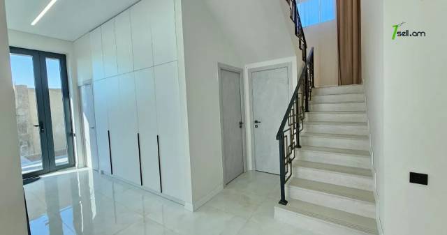 Երկու հարկանի տուն Գրիգոր Աղաբաբյան փողոցում Դավթաշենում, 800 քմ, 3+ սանհանգույց