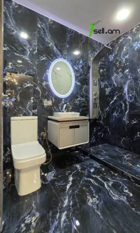 Երկու հարկանի քարե տուն Նար-Դոսի փողոցում կենտրոնում, 400 քմ, 3+ սանհանգույց, կապիտալ վերանորոգված