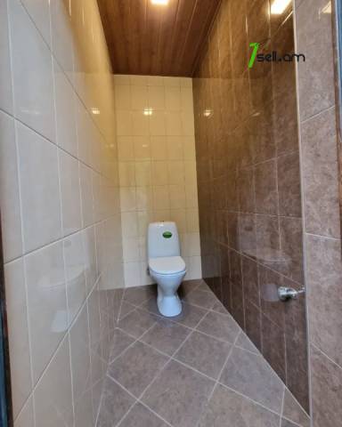 Երկու հարկանի քարե տուն Ժակ Իվ Կուստոյի փողոցում Էրեբունիում, 390 ք.մ., 3+ սանհանգույց