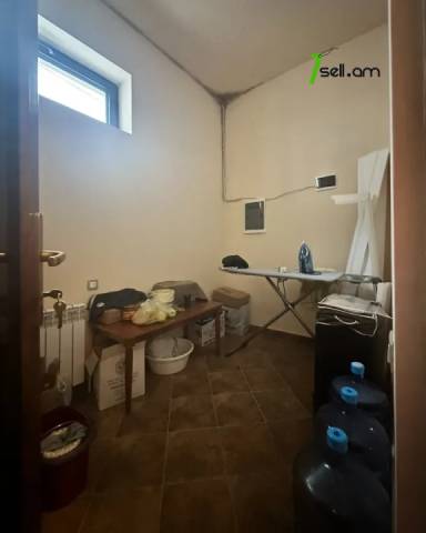 Մեկ հարկանի քարե տուն Բագրևանդի 42-րդ փողոցում Նոր Նորքում, 1100 քմ, 3+ սանհանգույց