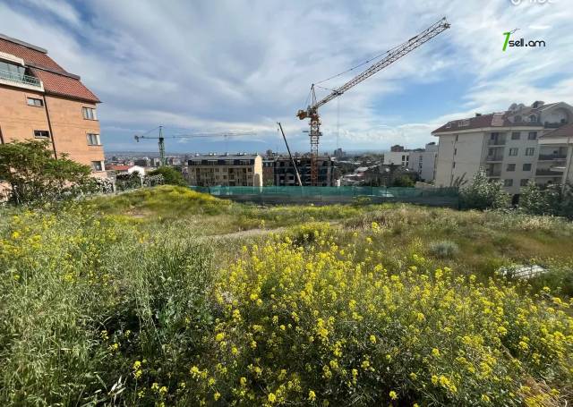 Հողատարածք բնակելի շինությունների համար Վերին Անտառային փողոցում կենտրոնում, 1640 քմ