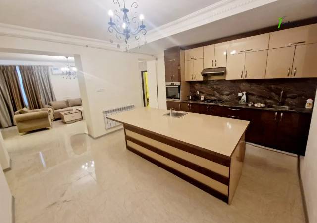 Մեկ հարկանի քարե տուն Էրեբունու փողոցում Էրեբունիում, 120 ք.մ., 2 սանհանգույց, եվրովերանորոգված