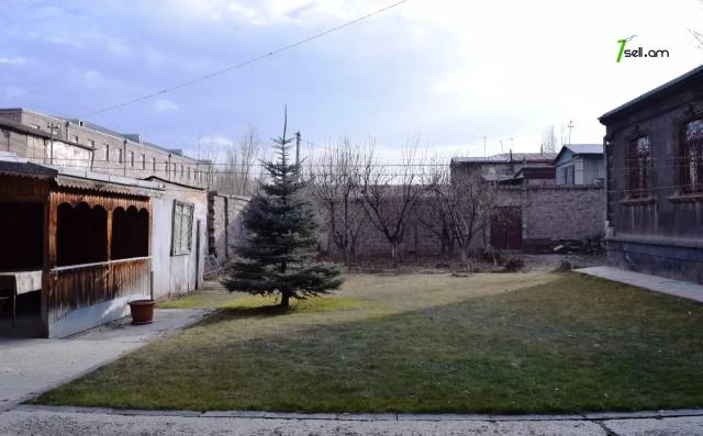 Մեկ հարկանի քարե տուն Շահինյան փողոցում Գյումրիում, 212 ք.մ., 2 սանհանգույց, կապիտալ վերանորոգված