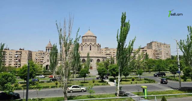 4 սենյականոց բնակարան Րաֆֆու փողոցում, 90 քմ, 2/9 հարկ, կապիտալ վերանորոգված