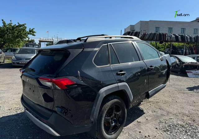 Toyota RAV4 ռասկուլաչիտ