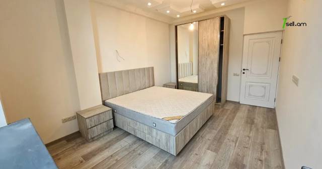 Երեք հարկանի քարե թաունհաուզ Նվեր Սաֆարյան փողոցում Ավանում, 351 ք.մ., 3+ սանհանգույց