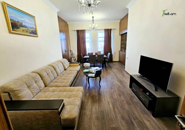 Երեք հարկանի քարե տուն Բագրևանդի փողոցում Նոր Նորքում, 1560 ք.մ., 3+ սանհանգույց