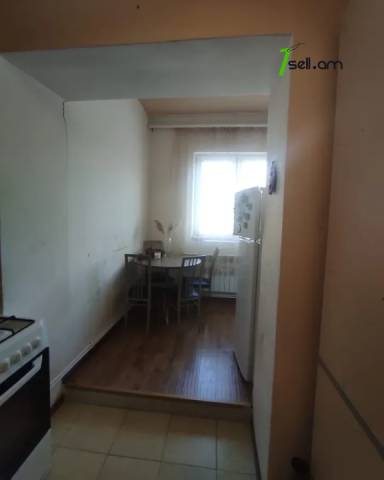 2 սենյականոց բնակարան Կոմիտասի պողոտայում, 45 ք.մ., կոսմետիկ վերանորոգում, քարե շենք