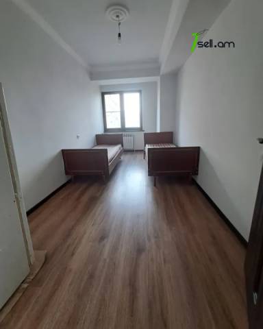 3 սենյականոց բնակարան Արցախի պողոտայում, 81 ք.մ., 2 սանհանգույց, 10/14 հարկ, կապիտալ վերանորոգված