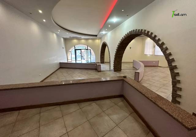 Առևտրային տարածք Արշակունյաց պողոտայում կենտրոնում, 240 ք.մ.