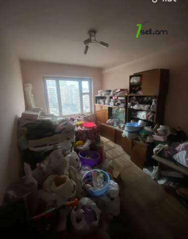 3 սենյականոց բնակարան Առնո Բաբաջանյան փողոցում, 75 ք.մ., մի քանի պատշգամբ, մասնակի վերանորոգում