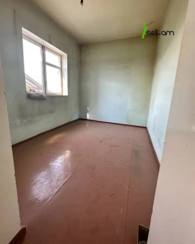 Երկու հարկանի քարե տուն Ոսկերիչների փողոցում կենտրոնում, 337 ք.մ.