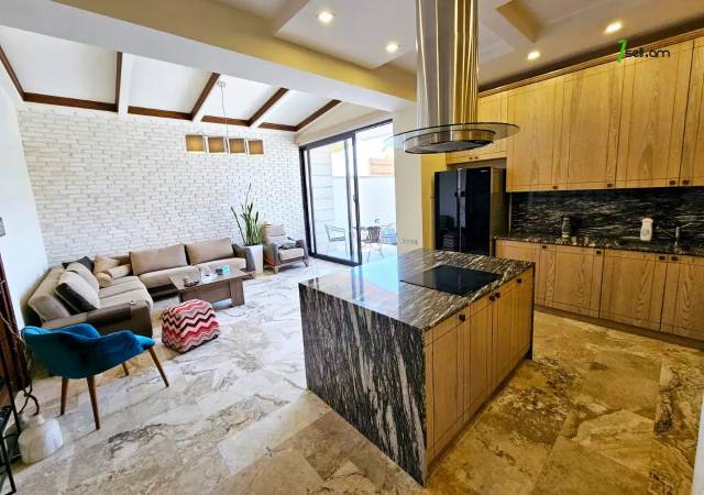 Երկու հարկանի քարե տուն Աջափնյակում, 1000 ք.մ., 3+ սանհանգույց, դիզայներական ոճով վերանորոգված