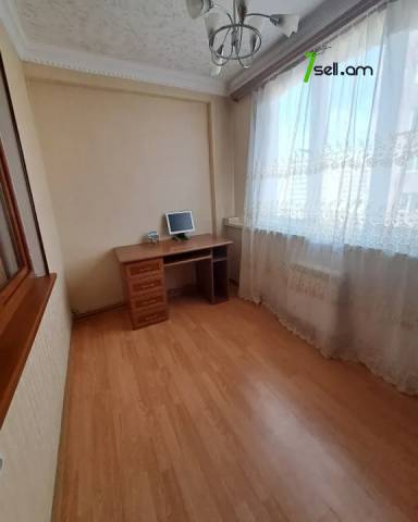 2 սենյականոց բնակարան Եզնիկ Կողբացու փողոցում, 80 ք.մ., եվրովերանորոգված