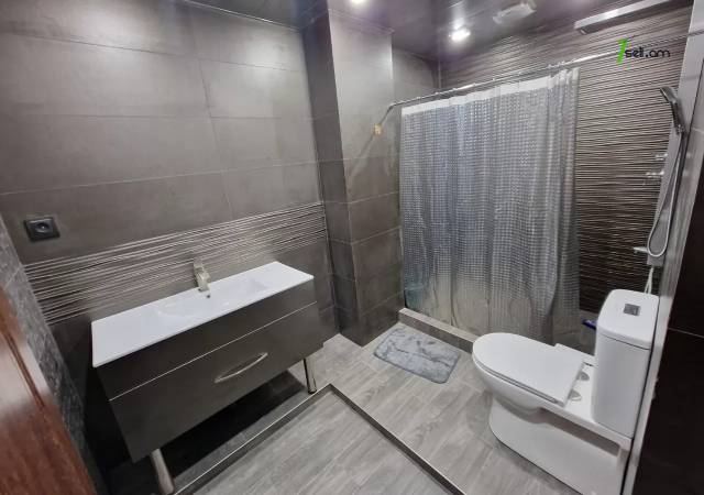 3 սենյականոց բնակարան նորակառույց շենքում Սերո Խանզադյան փողոցում, 117 ք.մ., 2 սանհանգույց